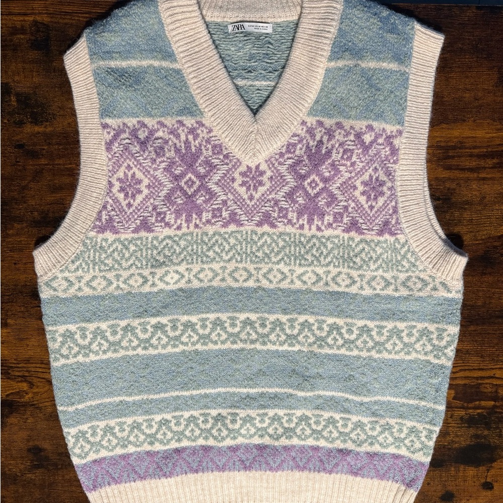 Zara Men's V-Neck Sweater Vest in Cream, Purple, and Blue